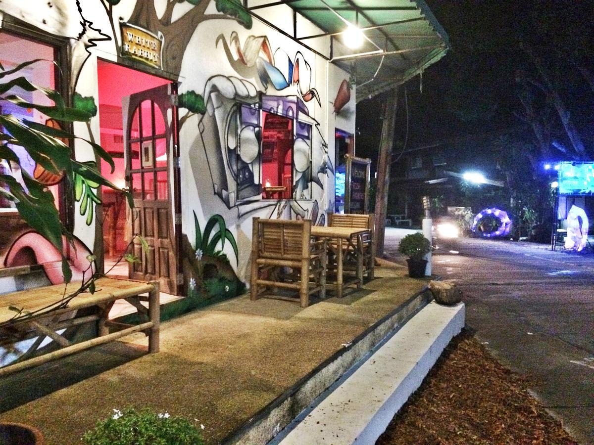 White Rabbit Hostel Baan Khai Cameră foto