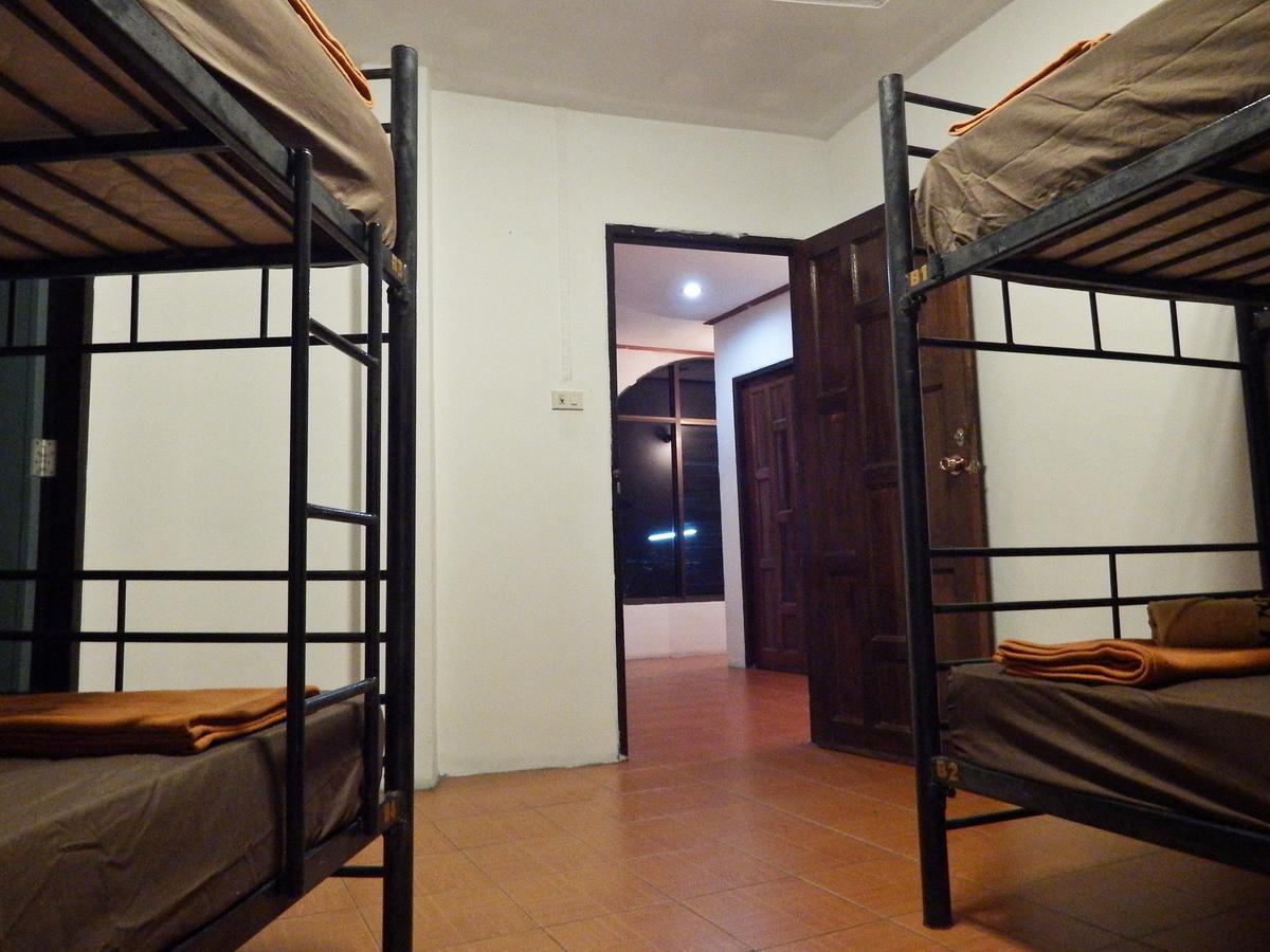 White Rabbit Hostel Baan Khai Cameră foto